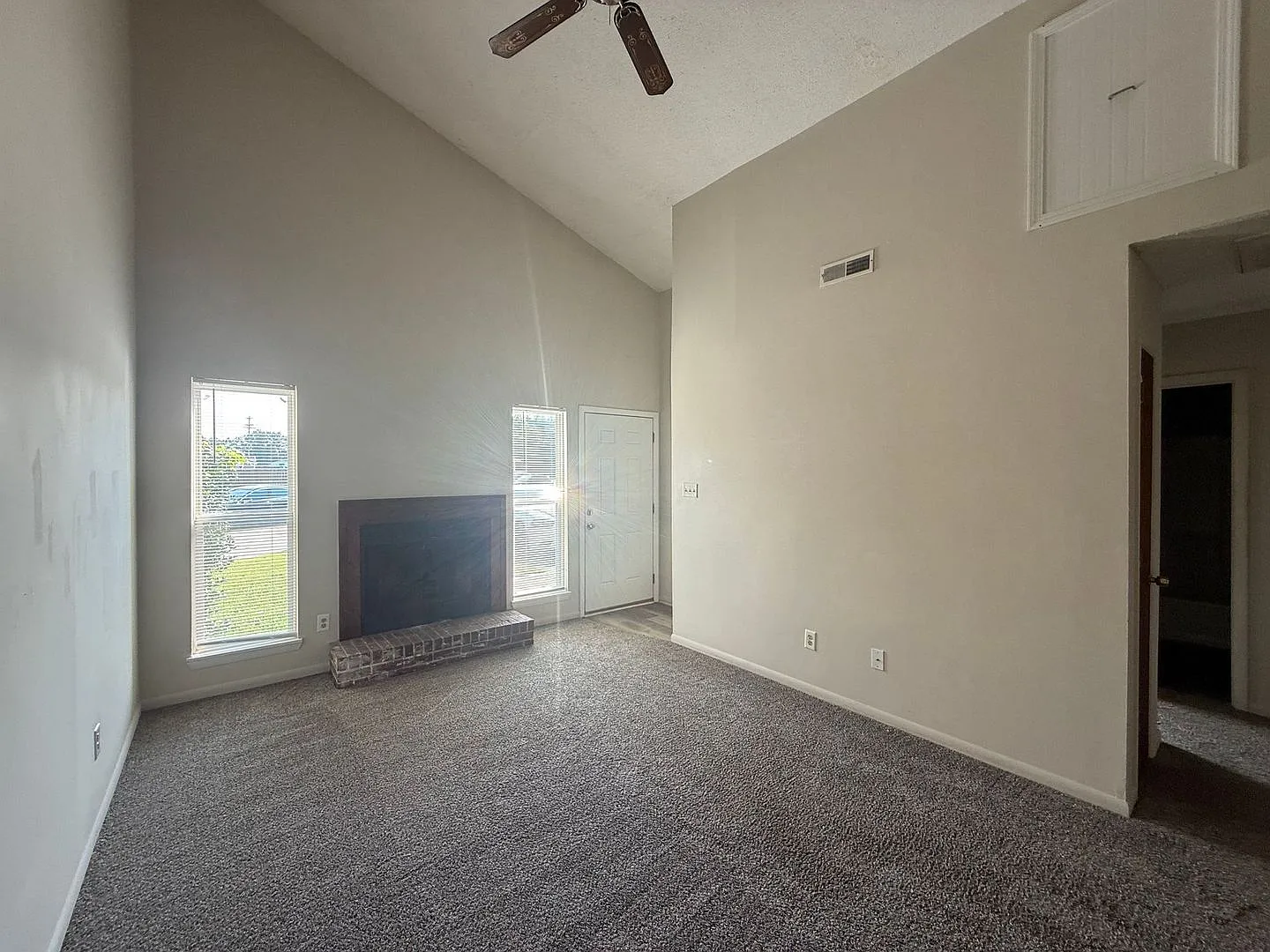 Nice 2 bedroom,1 bath duplex. — Photo 4