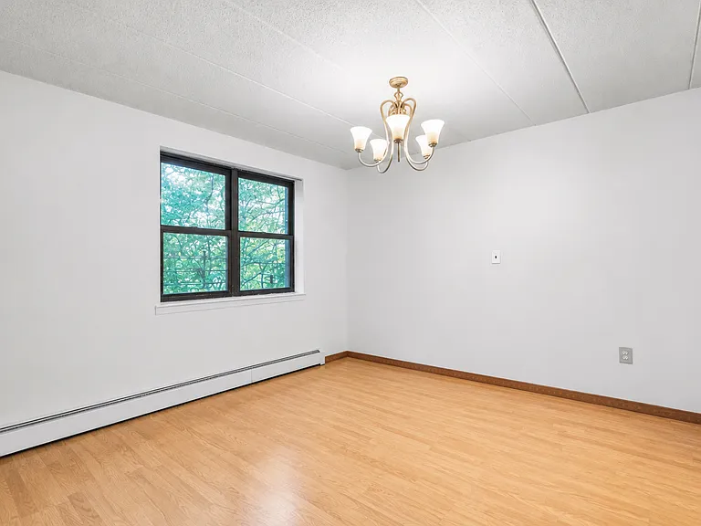 7 Gates Ave #7F — Photo 3