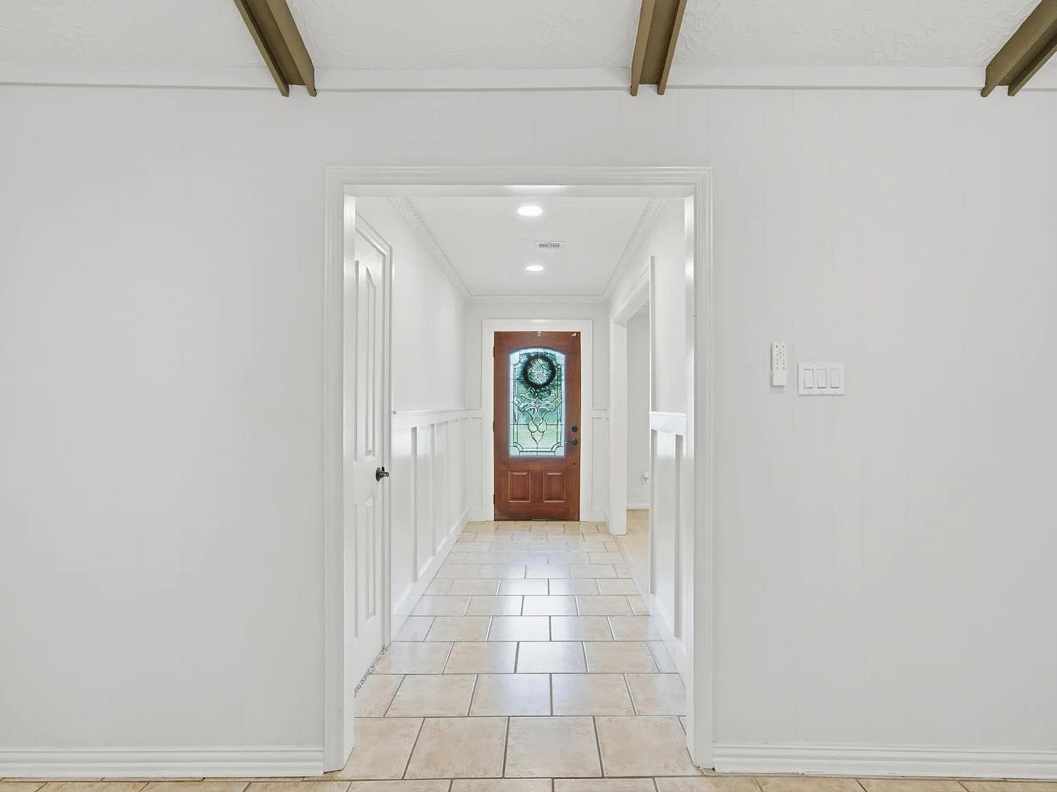 4 bed, 2.0 bath, 2800 sqft, $3,400 — Photo 3