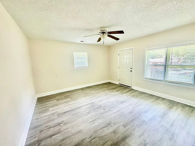 565 Harrison St — Photo 8