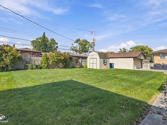 3rd image of 10124 Alice Ct