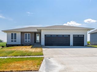 1650 Blue Wing Dr, Waterloo, IA 50701