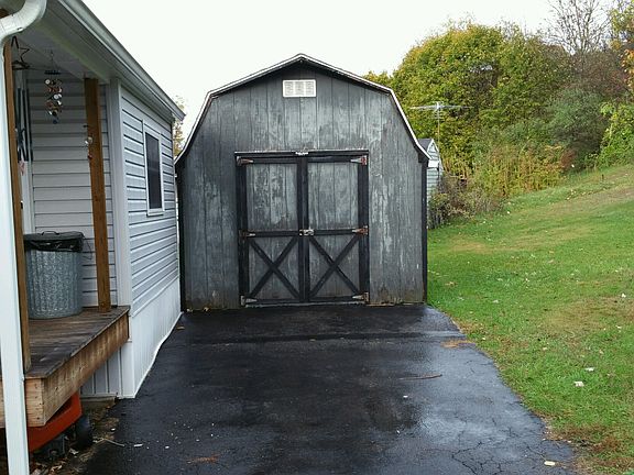 Shed with gutters 