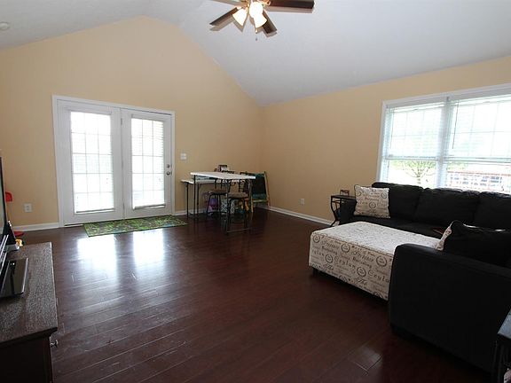 2nd image of 109 Briar Patch Ln