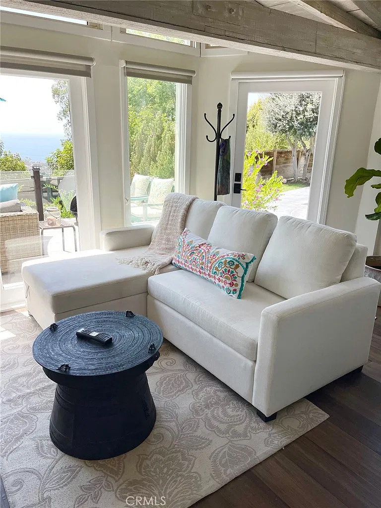 1 bed, 400 sqft, $3,000 — Photo 3