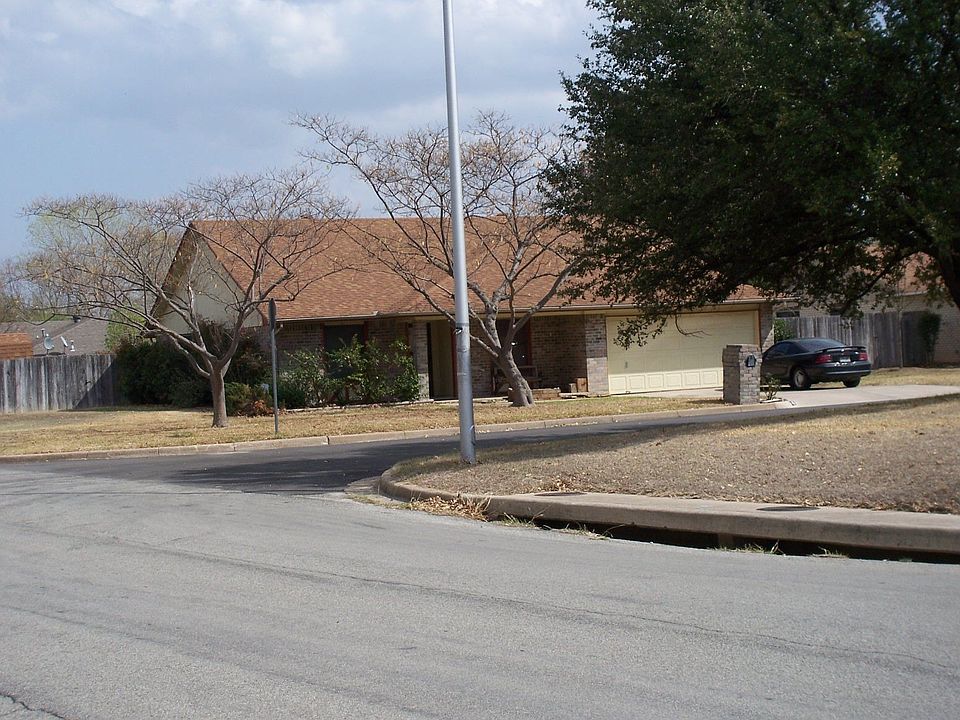 1st image of 401 Goldfinch Dr