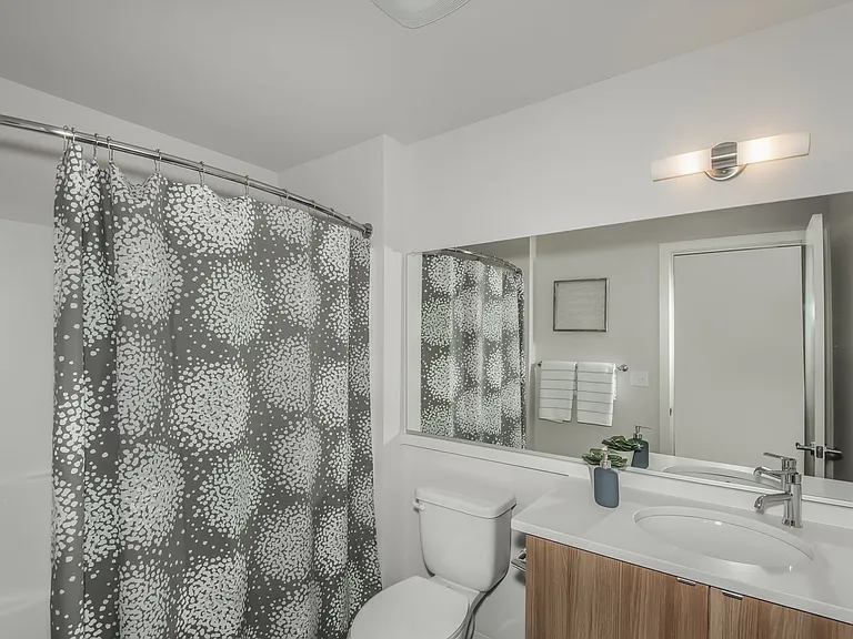 4310 N Maryland Ave — Photo 6