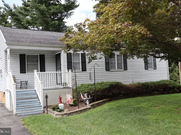 527 Connell Dr, Bear, DE 19701