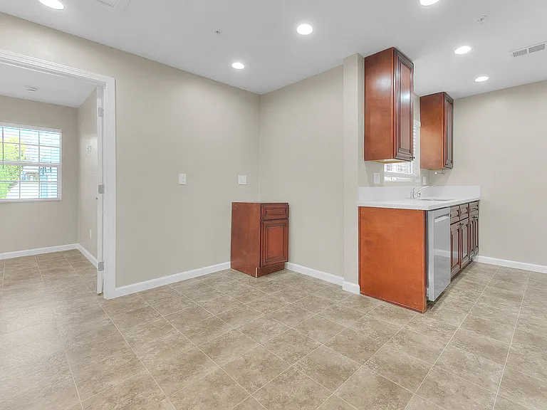 24600 Cypress St #24600A — Photo 16