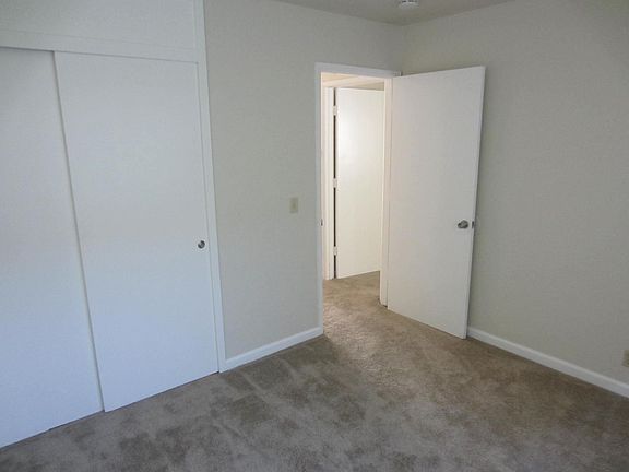 3rd image of 410 Redwood Ave #7