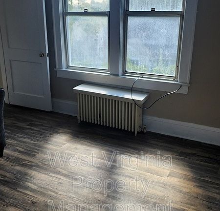 5th image of 415 Woodlawn Ave APT 6