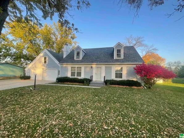 557 Tompkins Dr, South Sioux City, NE 68776