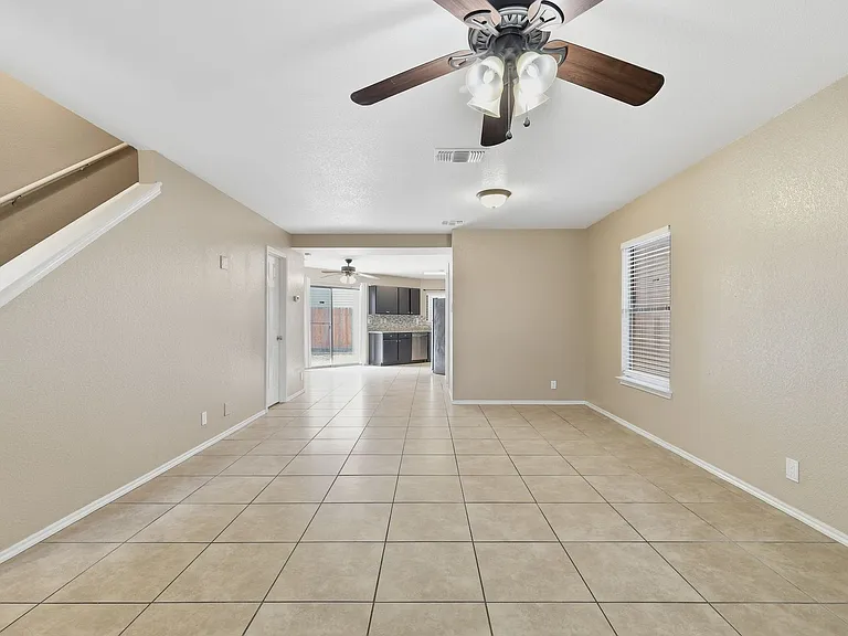 151 McLennan Oak — Photo 2