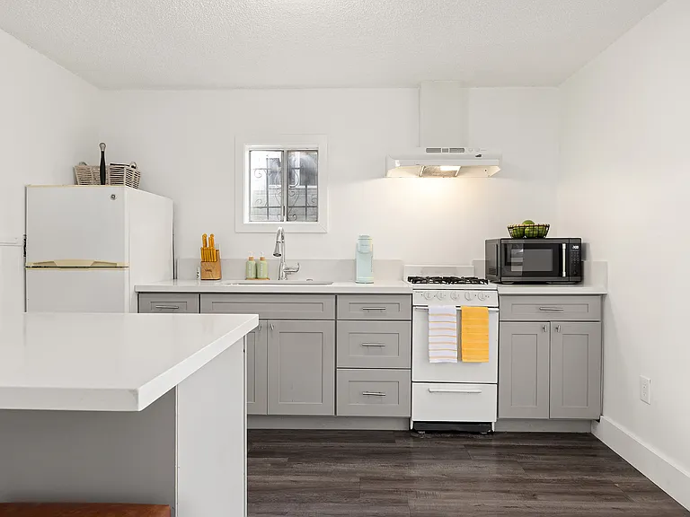 619 W Kelso St #B — Photo 11