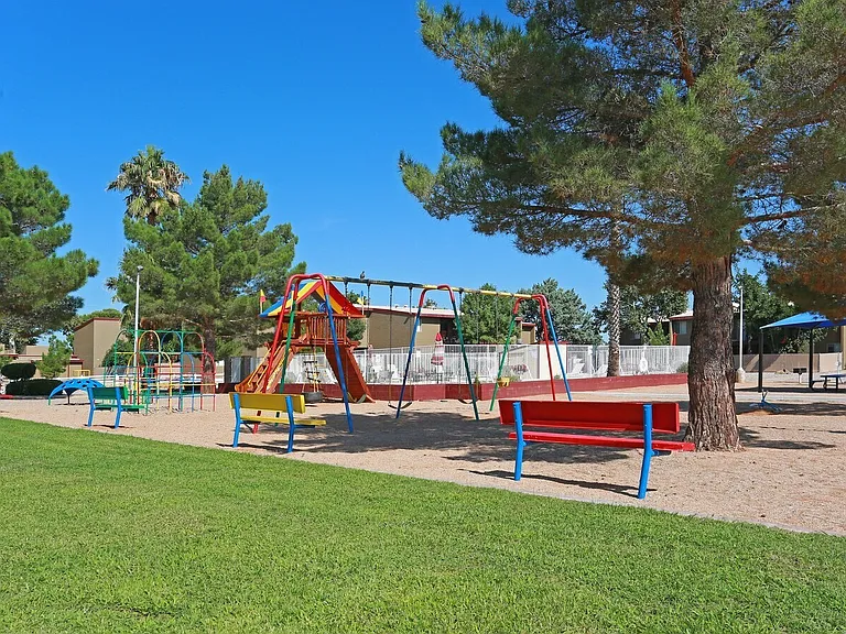 Vista Village Apartments — Photo 11