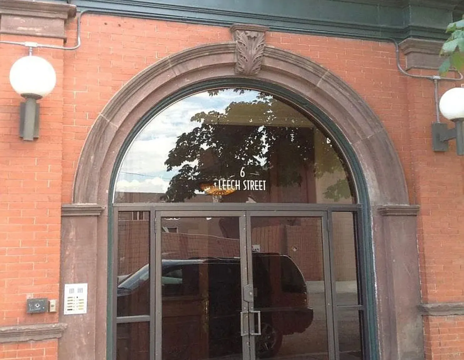 Historic building on West 7th and Grand in St. Paul — Photo 2