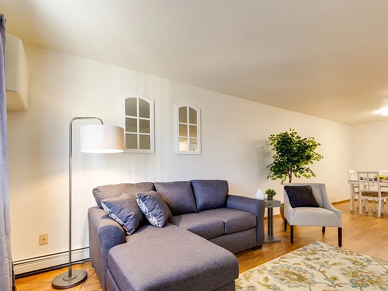 Dakota E & W Apartments — Photo 6