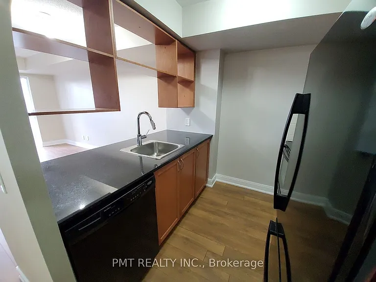 135 Village Green Sq #1421 — Photo 3