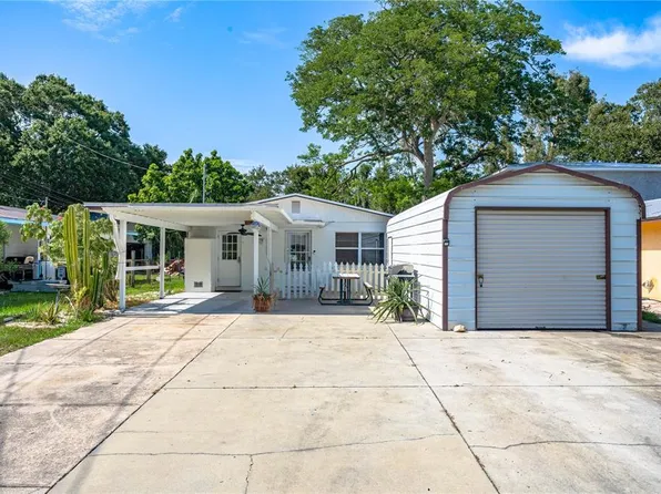 2565 Novus St, Sarasota, FL 34237