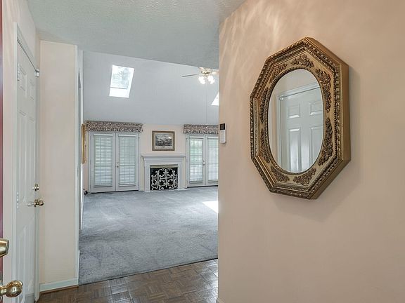 4th image of 385 Cedarcliff Rd