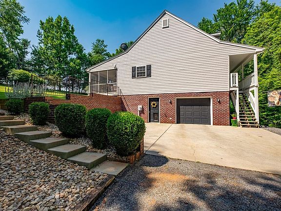 3rd image of 307 McIntosh Dr