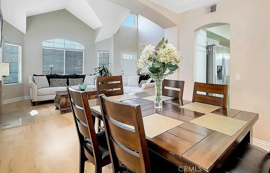 3 bed, 2.5 bath, 1464 sqft, $4,600 — Photo 4