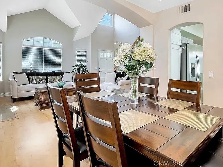 34 Santa Monica St — Photo 4