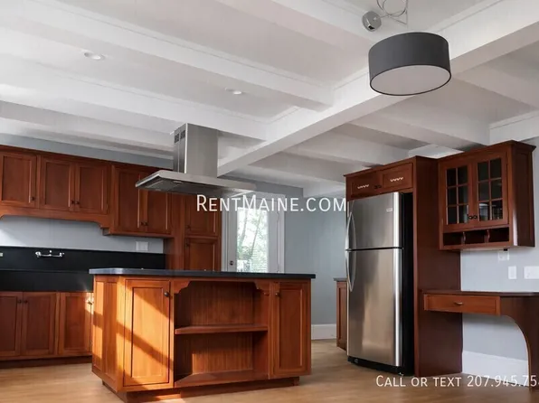 25 High St, Old Town, ME 04468