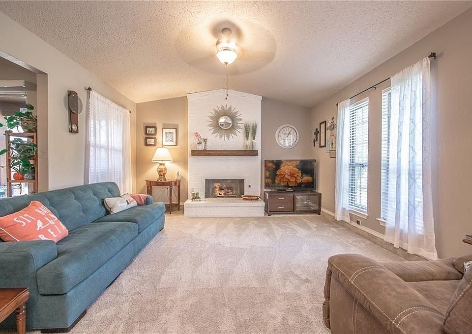 1st image of 243 Heather Glen Dr