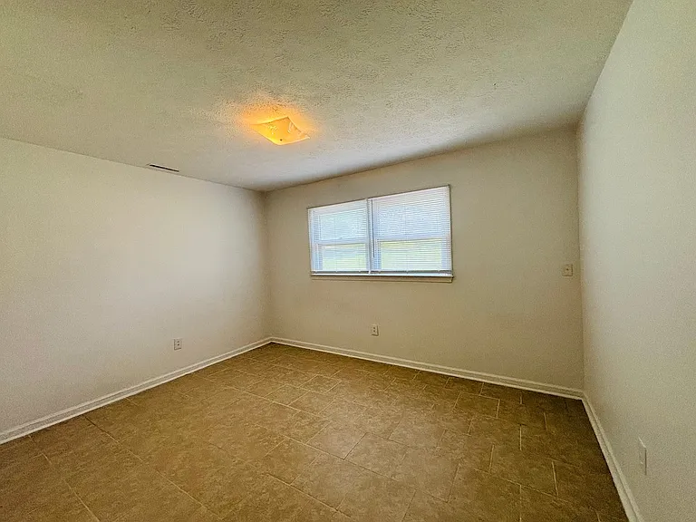 306 Woodbine Dr — Photo 8