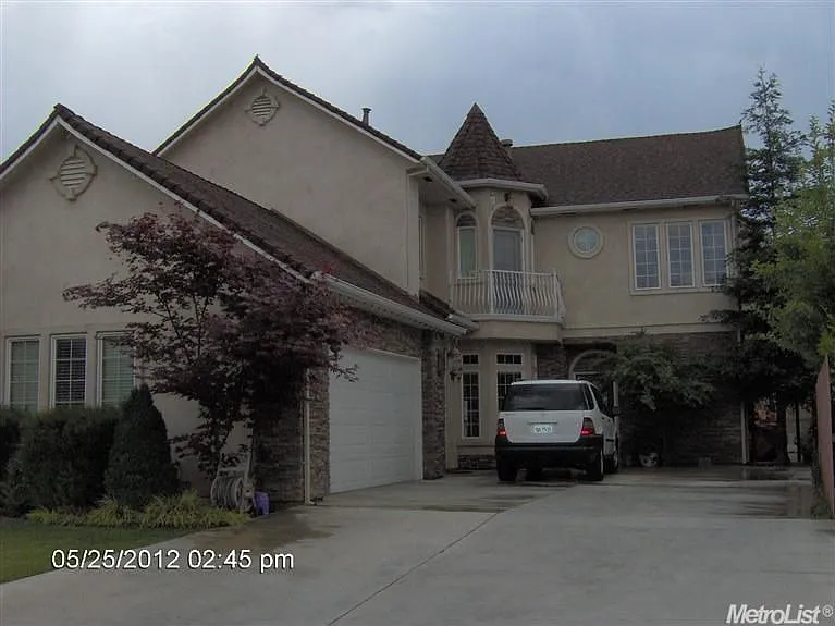 1815 W J St photo 1