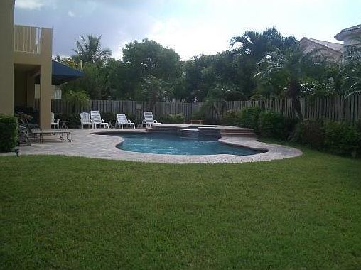 4th image of 10930 NW 72nd St
