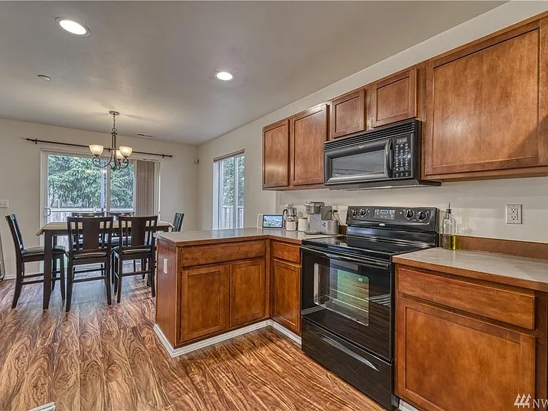 1180 Hudson St — Photo 2