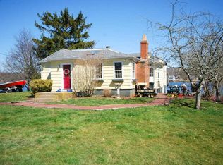596 Nanaquaket Rd, Tiverton, RI 02878