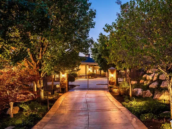 2076 S Scenic Cir E, Salt Lake City, UT 84109