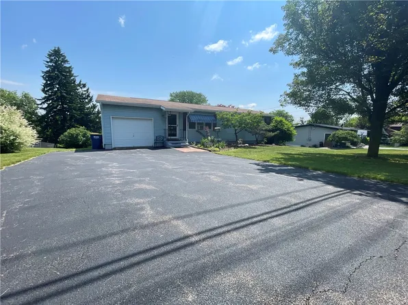 6214 Oakridge Rd, Auburn, NY 13021