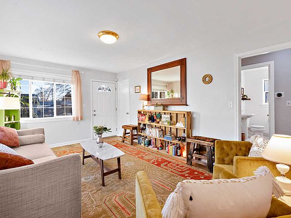 4th image of 1009 E Crandall Ave S