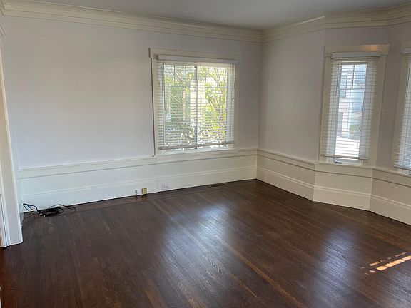 3rd image of 216 15th Ave