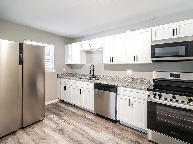 523 E Main St #7 — Photo 8