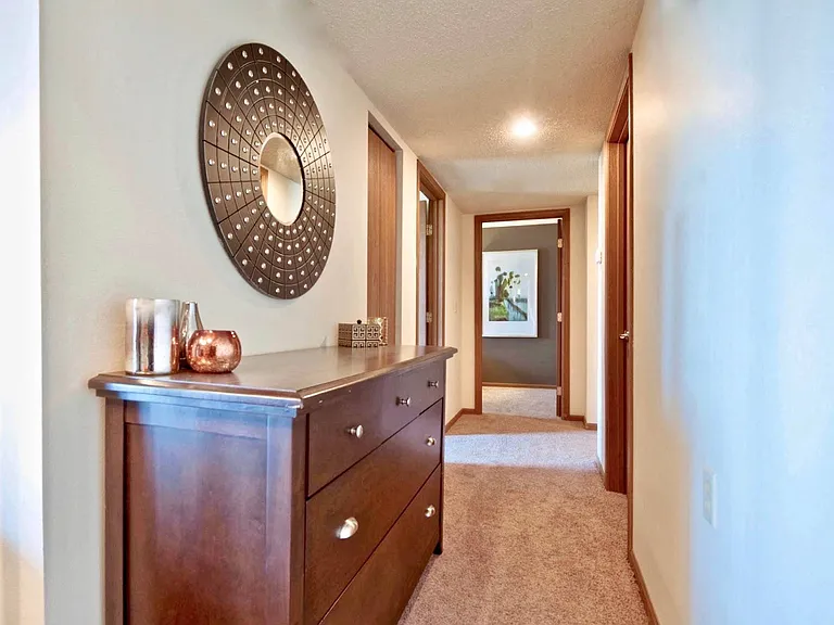 Huntington Ridge Apartments — Photo 7