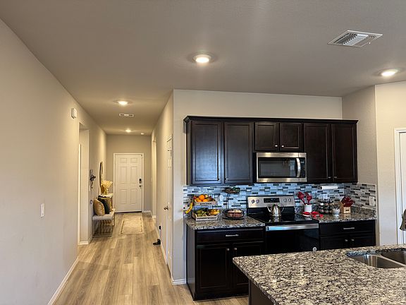 3rd image of 2310 Aylesbury Dr