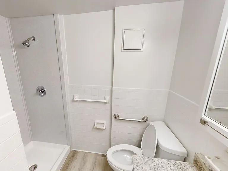 1613 E 4th St — Photo 16