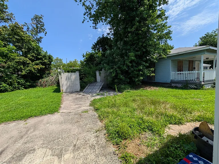 1409 Mattison Ave — Photo 2