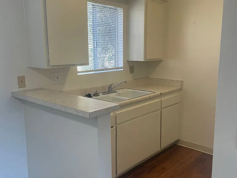 2034 Bath St — Photo 3