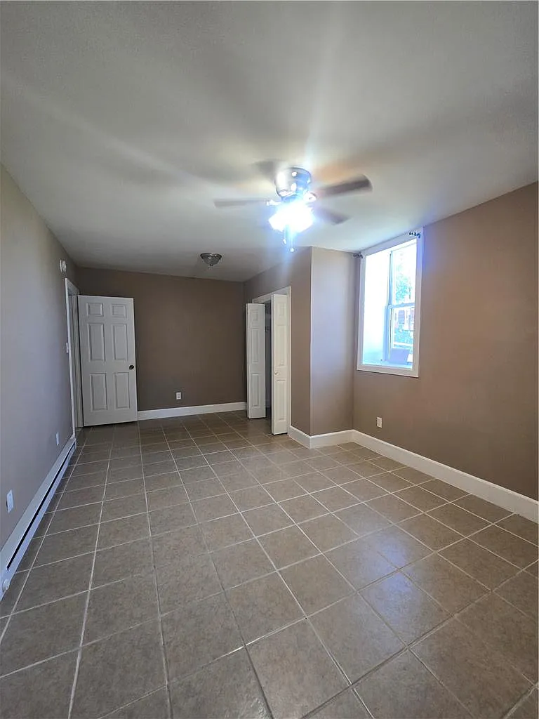 3 bed, 1.0 bath, 1100 sqft, $1,700 — Photo 4