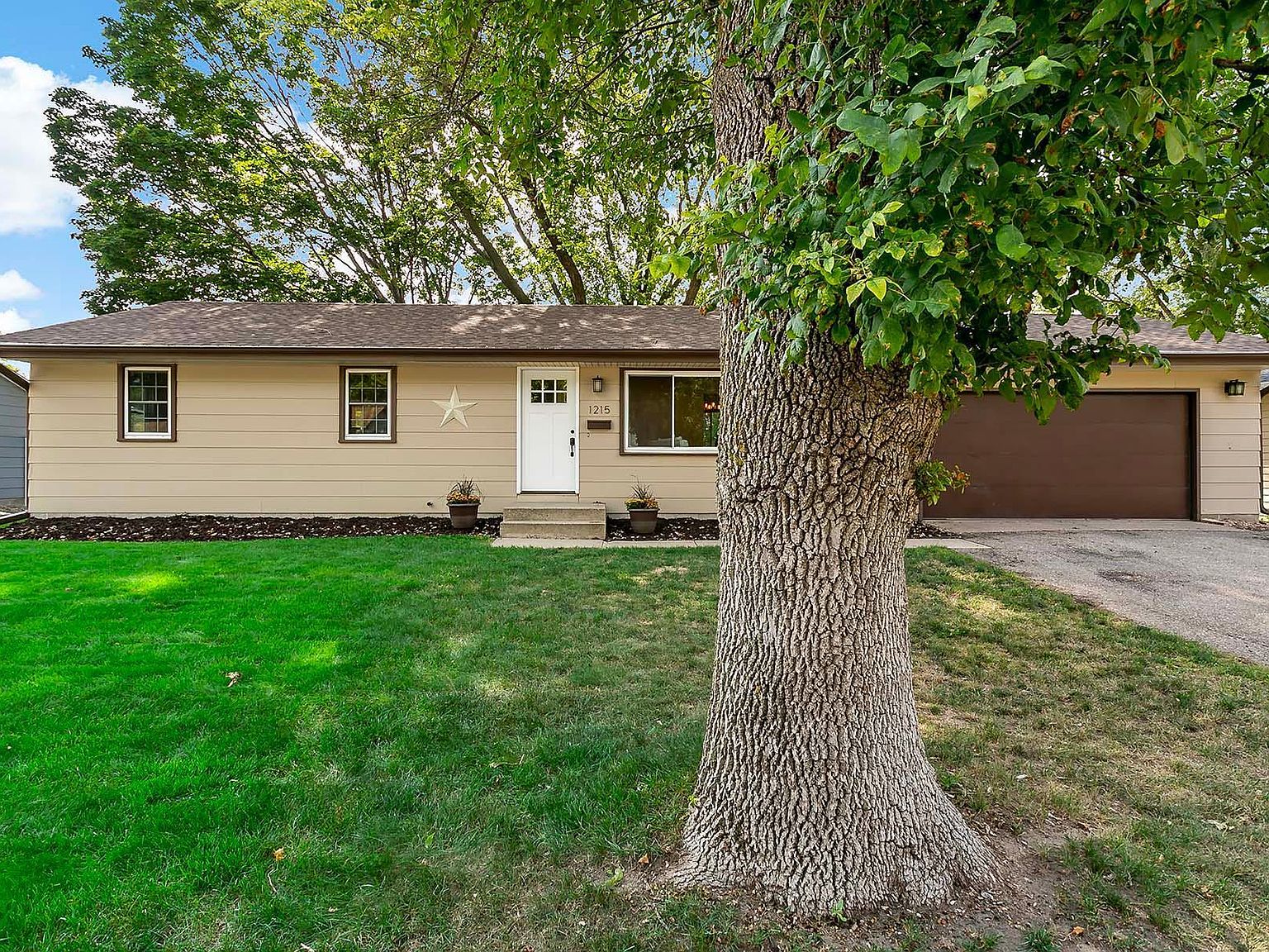 1215 Prairie St, Chaska, MN 55318 Zillow