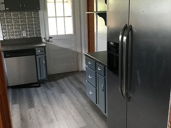 4th image of 724 E Main St