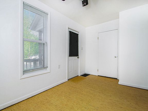 3rd image of 208 Palmer St NE