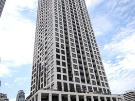 30 Elm Dr W