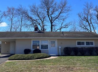 434 Thornridge Dr, Levittown, PA 19054